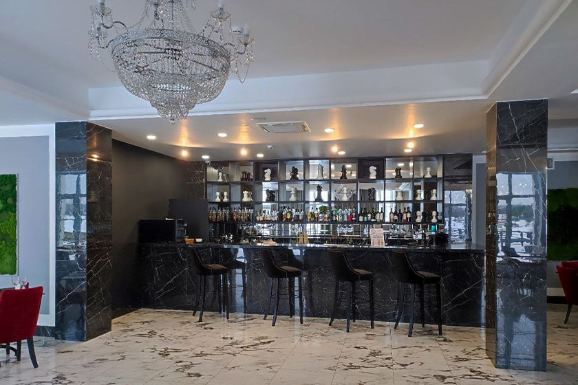 Ресторан «А-ля карт» и бар «Айрон»